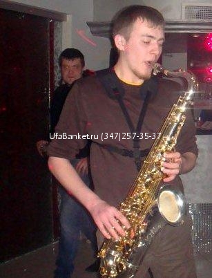 Профессиональное исполнение игры на саксофоне, большой опыт участия на различных мероприятиях.